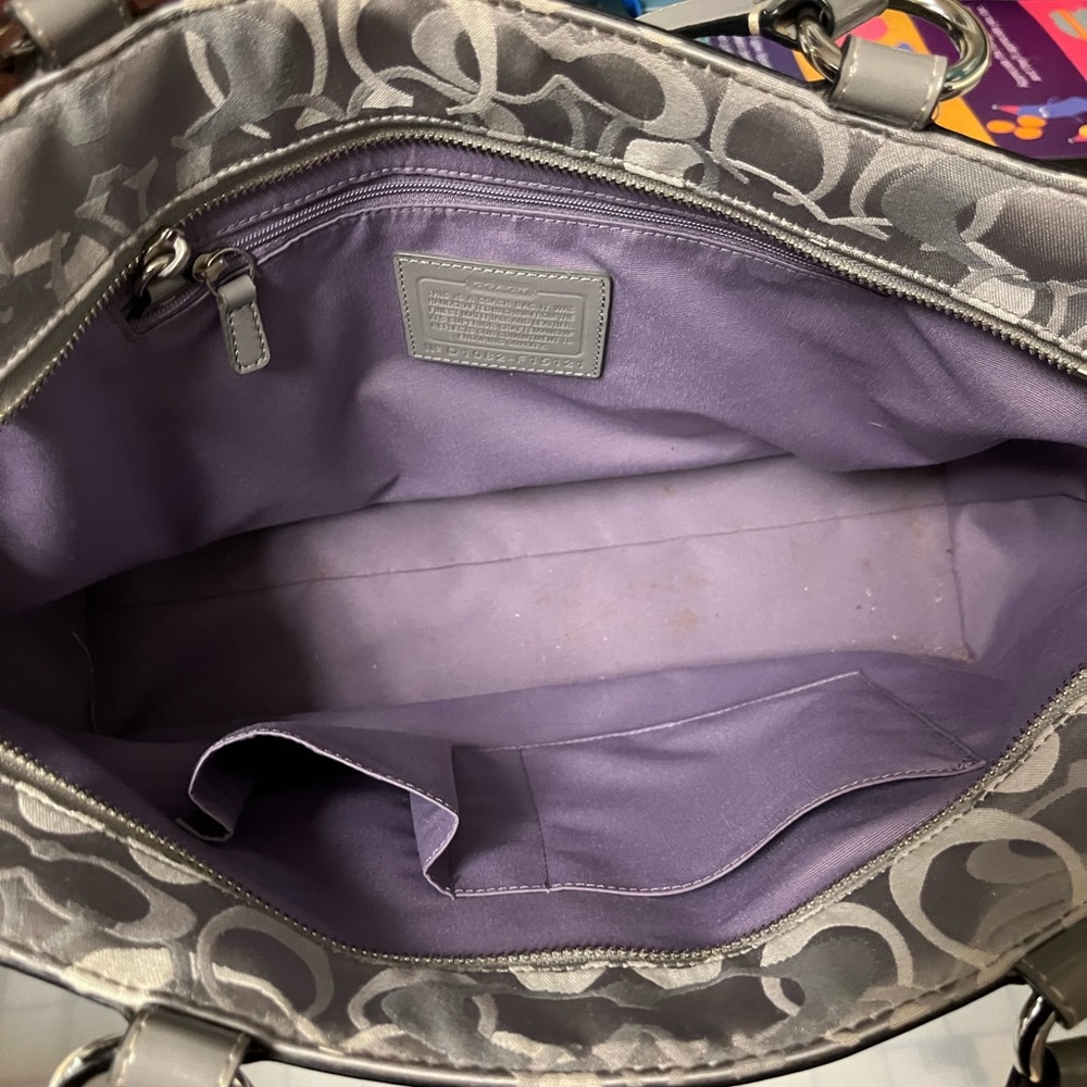 Coach Signature Tote Shoulderbag - Picture 5 of 7